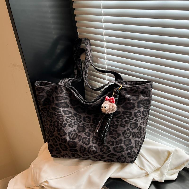 Popular Leopard Print Large-capacity Bag Women's New Autumn Versatile Messenger Bag Commuter Shoulder Bucket Bag