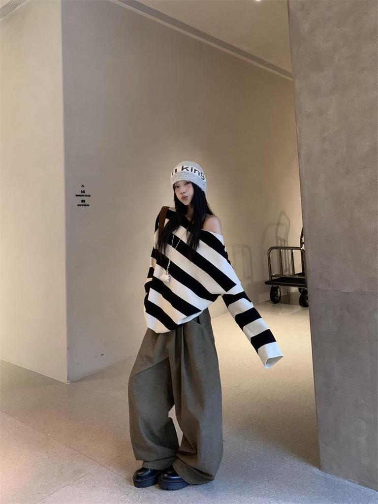 Retro Color-Block Off-Shoulder Knitted Sweater - Autumn 2025 Women's Fashion