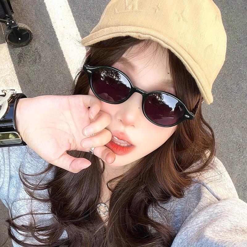 Retro Small Oval Sunglasses Women Men Rivets Shades Fashion Eyewear Luxury Sun Glasses UV400 Female Glasses