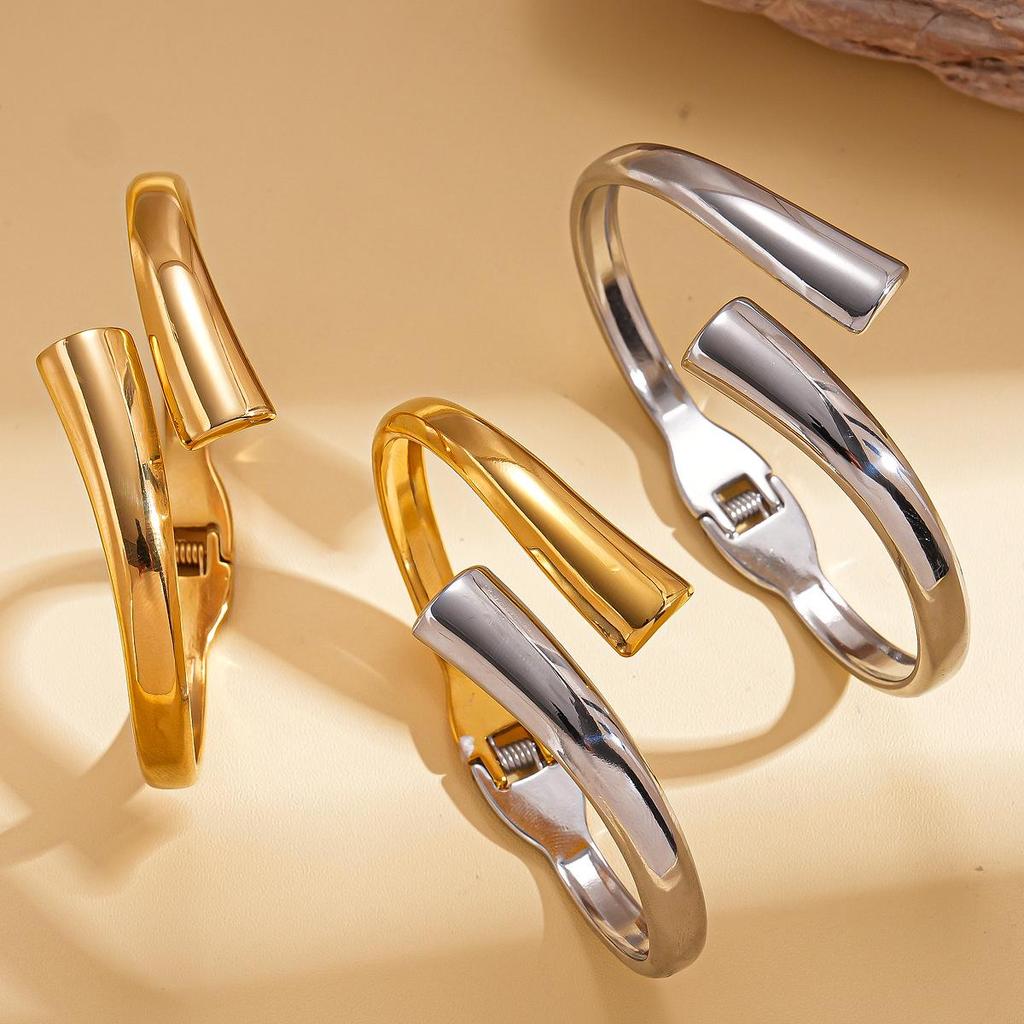 Polished Irregular Snake-Shaped Titanium Steel Bangle - European & American High-End Fashion Bracelet