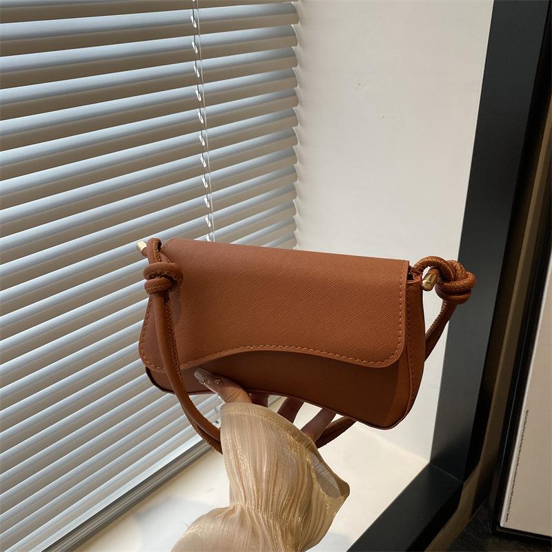 

Новая модная однотонная повседневная универсальная простая наплечная сумка, сумка подмышку, красивый темперамент, женская сумка для ежедневных поездок на работу коричневый