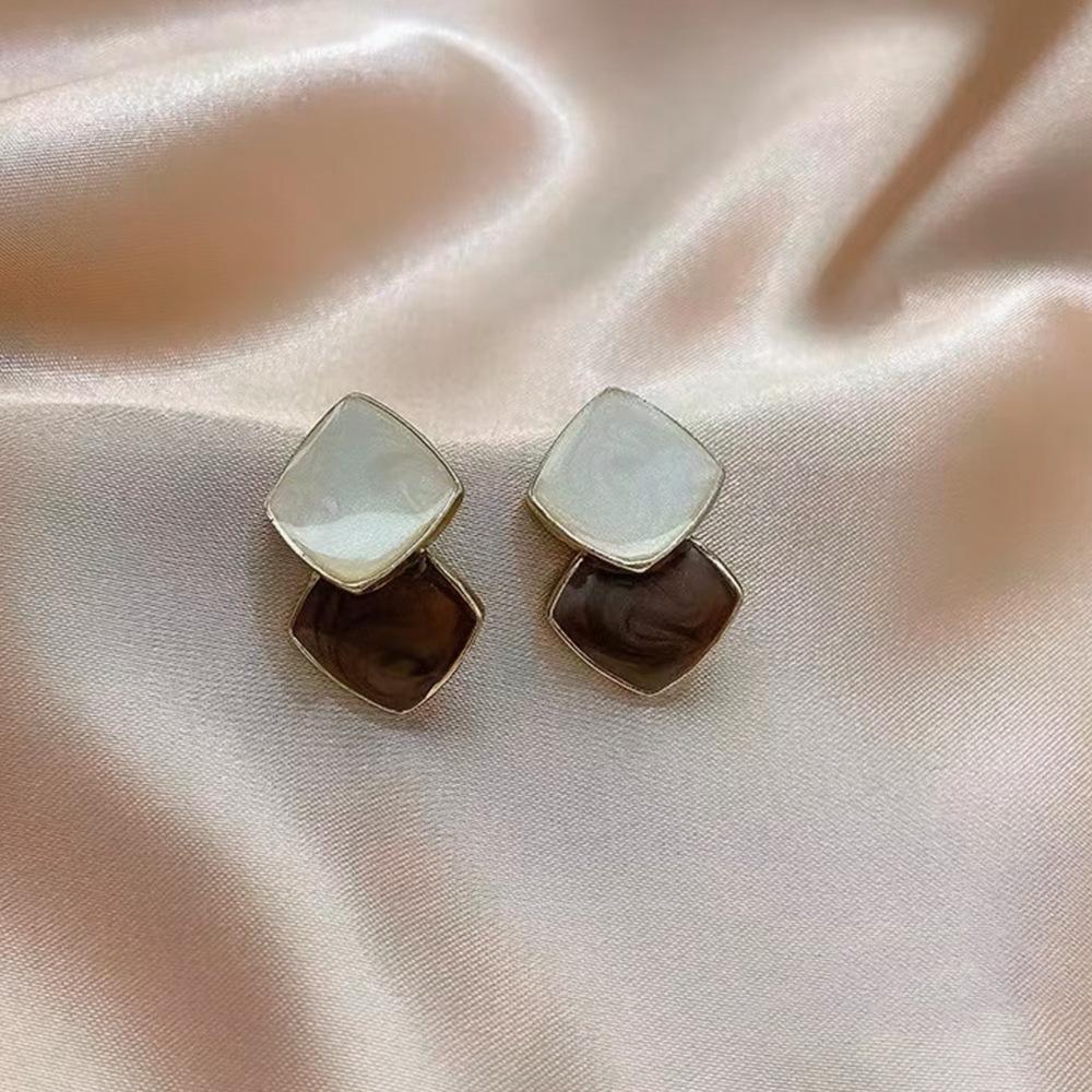 Silver Needle Maillard Four-leaf Clover Stud Earrings Hong Kong Style Retro Temperament Commuter Earrings