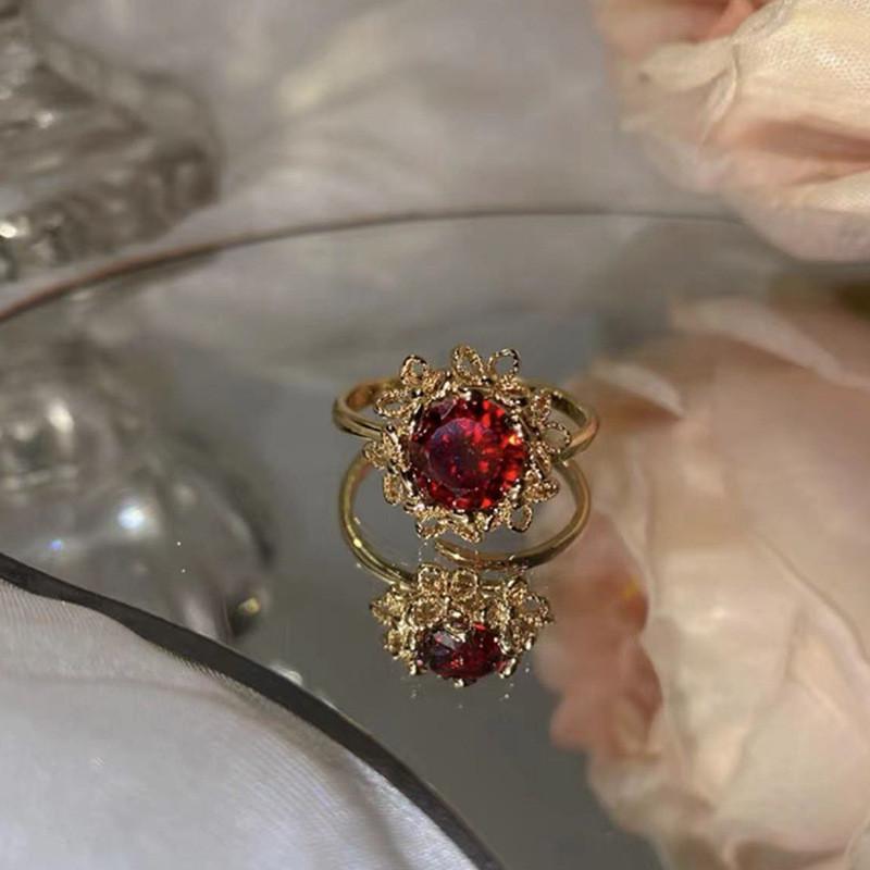 Copper Contemporary Vintage Ring For Women With Luxurious Gold Finish And Dazzling Geometric Diamond Detailing