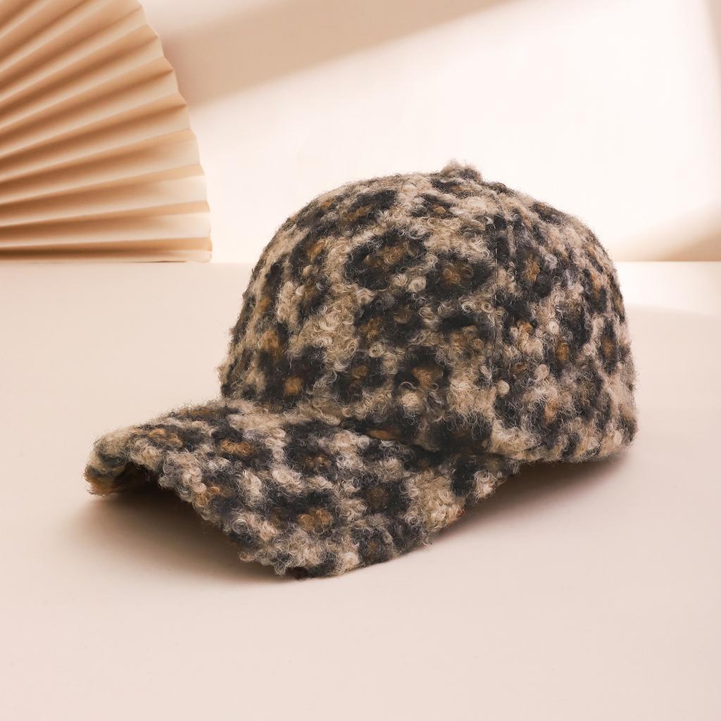 Fashionable and trendy Teddy roll leopard print baseball cap, adjustable autumn and winter outdoor travel plush baseball cap
