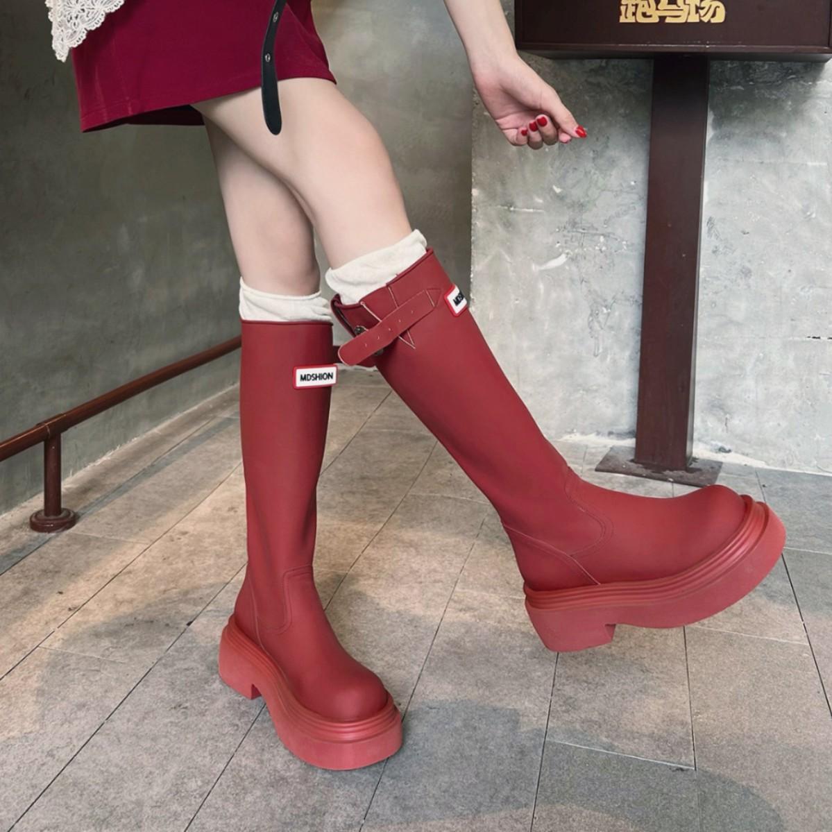 

Thick-soled non-slip tall red rain boots 2025 outdoor camping rain shoes but knee travel boots knight boots 35 красный
