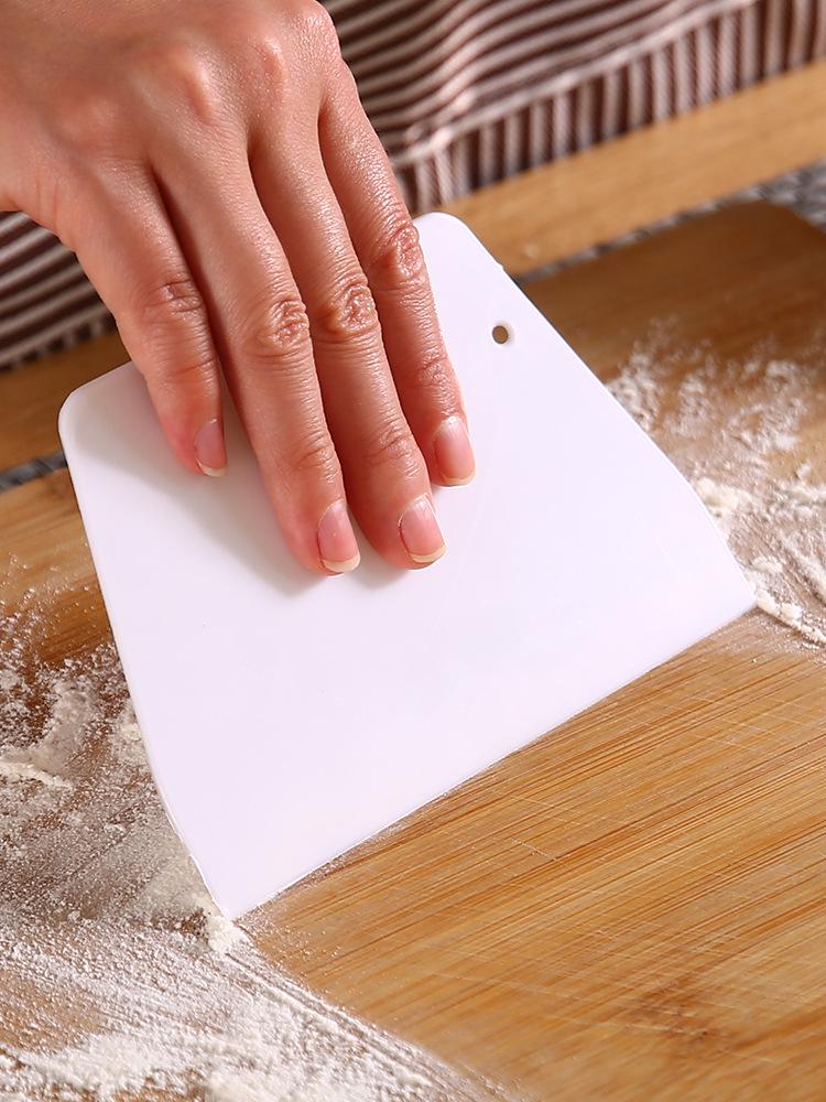 Dough Cutter & Scraper: Artful Plastic Tool for Cake, Cream, Oil, and Bread