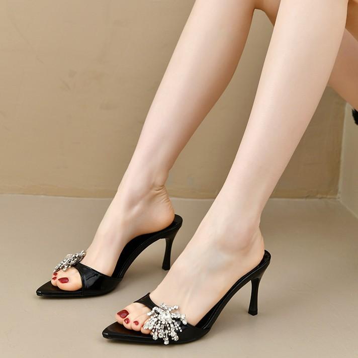 Sommerliche neue offene Strass-Slipper mit Riemen und einem einzelnen Wort, sexy High Heels in großen Größen