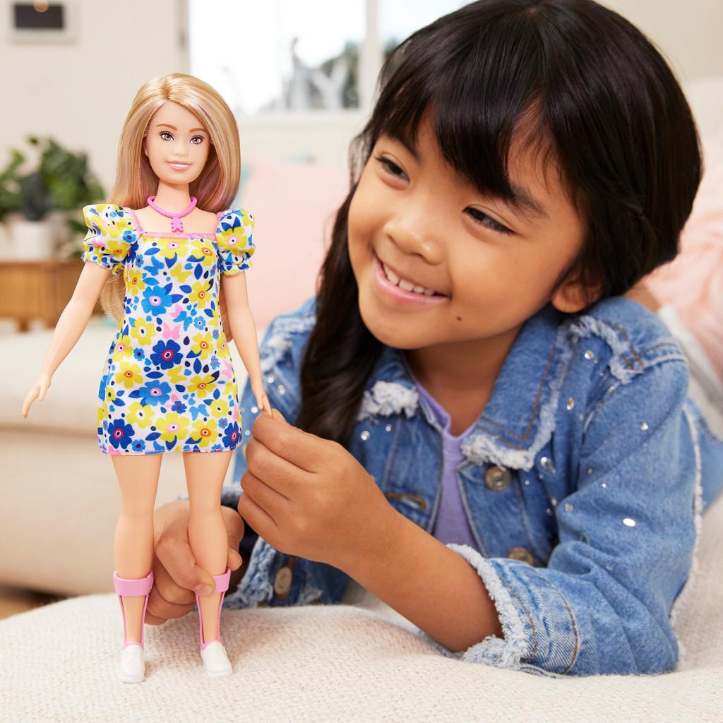 [Αποκλειστικό Amazon.co.jp] Barbie Fashionista Κίτρινο Μπλε Φλοράλ [Κούκλα Ντυσίματος] [Ηλικίες 3 Ετών και Άνω] HJT05