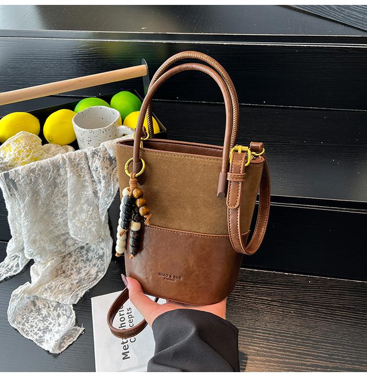 

Fashion Versatile Shoulder Bucket Bag Crossbody Bag Women s Premium Sense Simple Casual Commuter Handbag коричневый