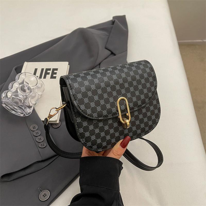 

Stylish Vintage Saddle Bag For Women In Black Brown Beige And Pink For Everyday Use чёрный