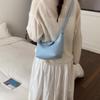 Minimalistische Weiche PU-Schultertasche für Damen Gebogene Silhouette Klappenverschluss