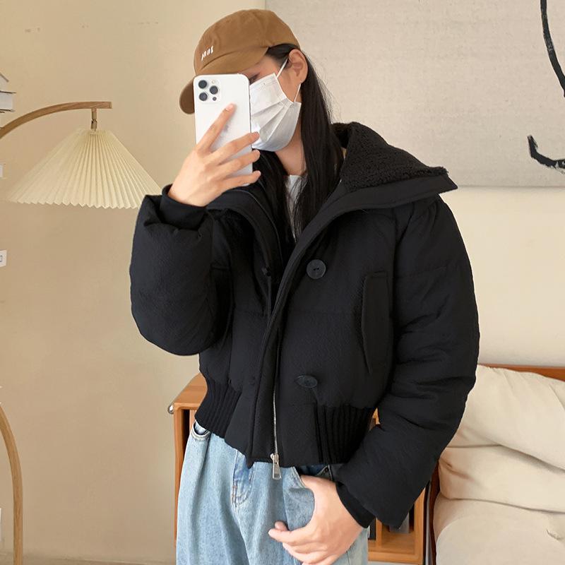 

2025 новая хлопковая куртка женская зимняя короткая корейская свободная хлопковая куртка, утолщенная теплая стеганая куртка, куртка-хлеб с большим лацканом M чёрный