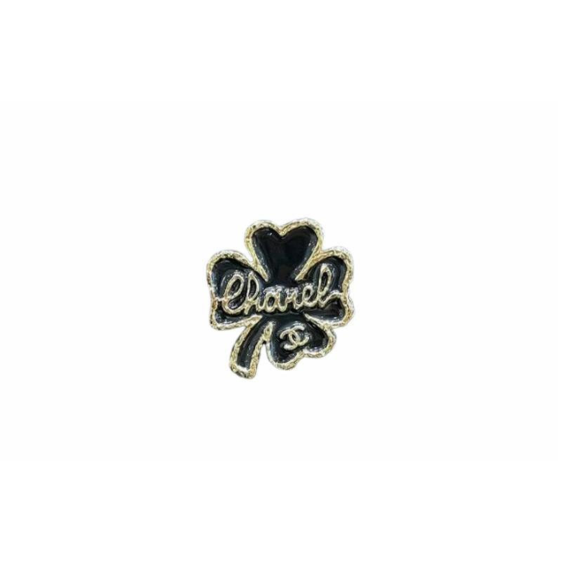 CHANEL 24P black enamel letter four-leaf clover - brooch, same style for men and women, couple style