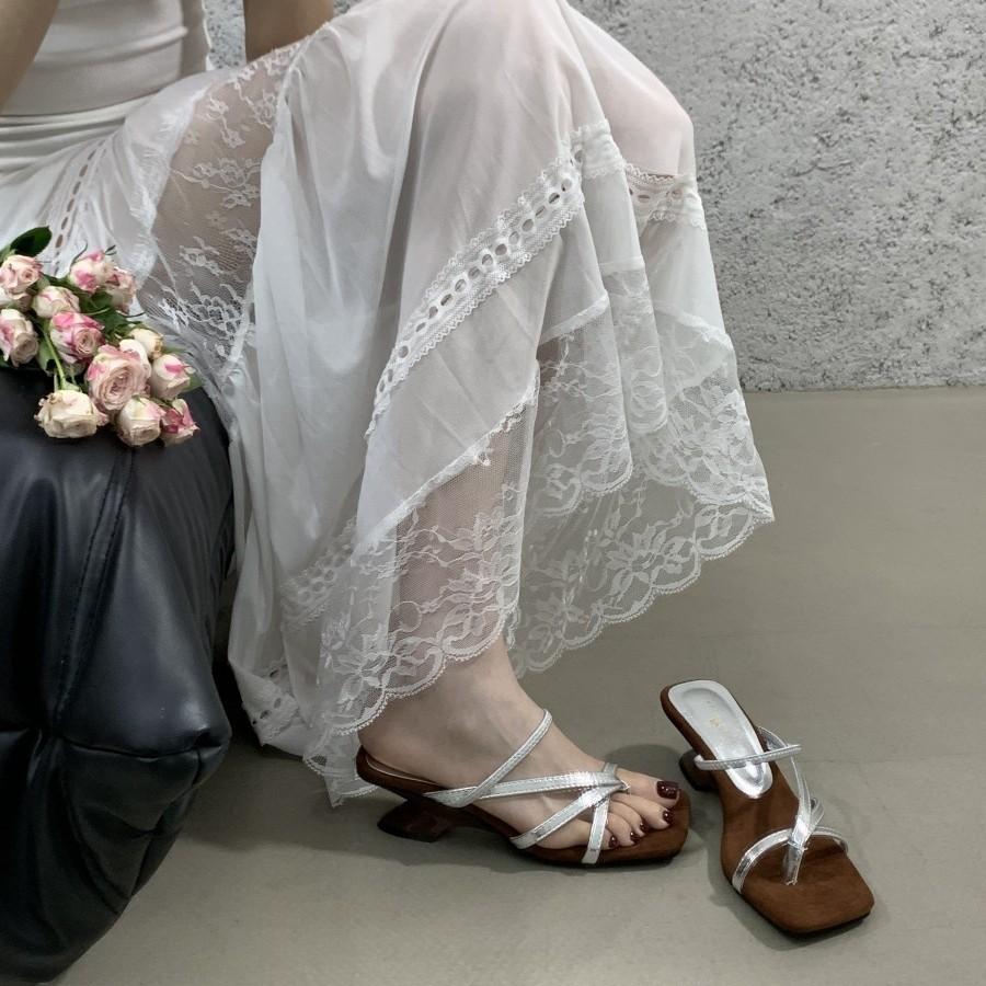 One-word with thick-heeled sandals female 2025 summer new French fairy wind open-toed mid-heeled shoes with skirt Roman shoes