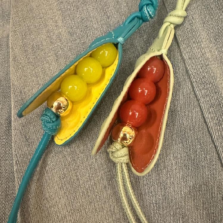 Handmade Pea Shape Key Holder Youthful Backpack Ornament Leather Texture Unique Key Pendant Suitable for Key and Car