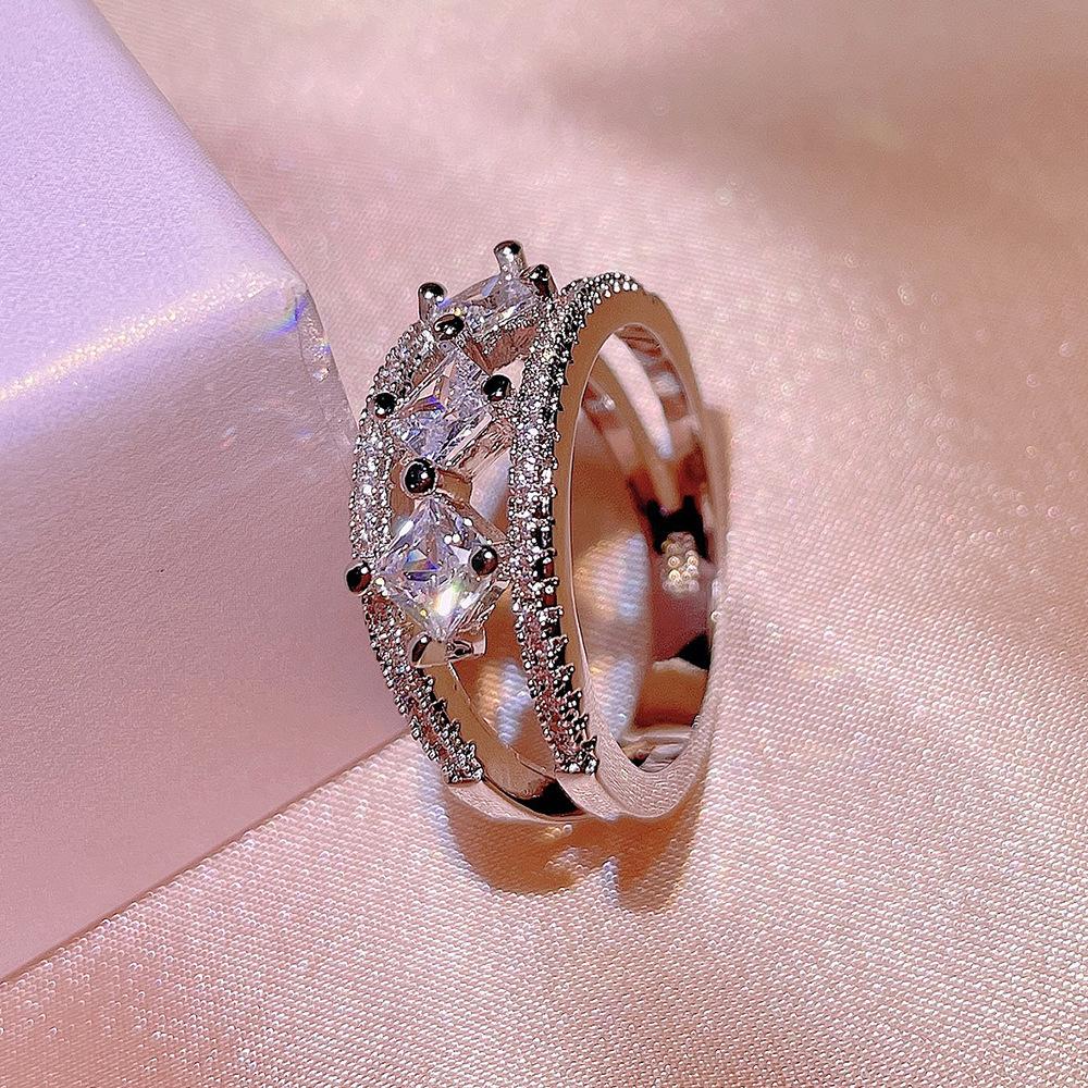 Fashion Full Inlaid White Zircon Marquise Ring  Copper Temperament Ladies Four-Claw Ring Valentine's Day Gift