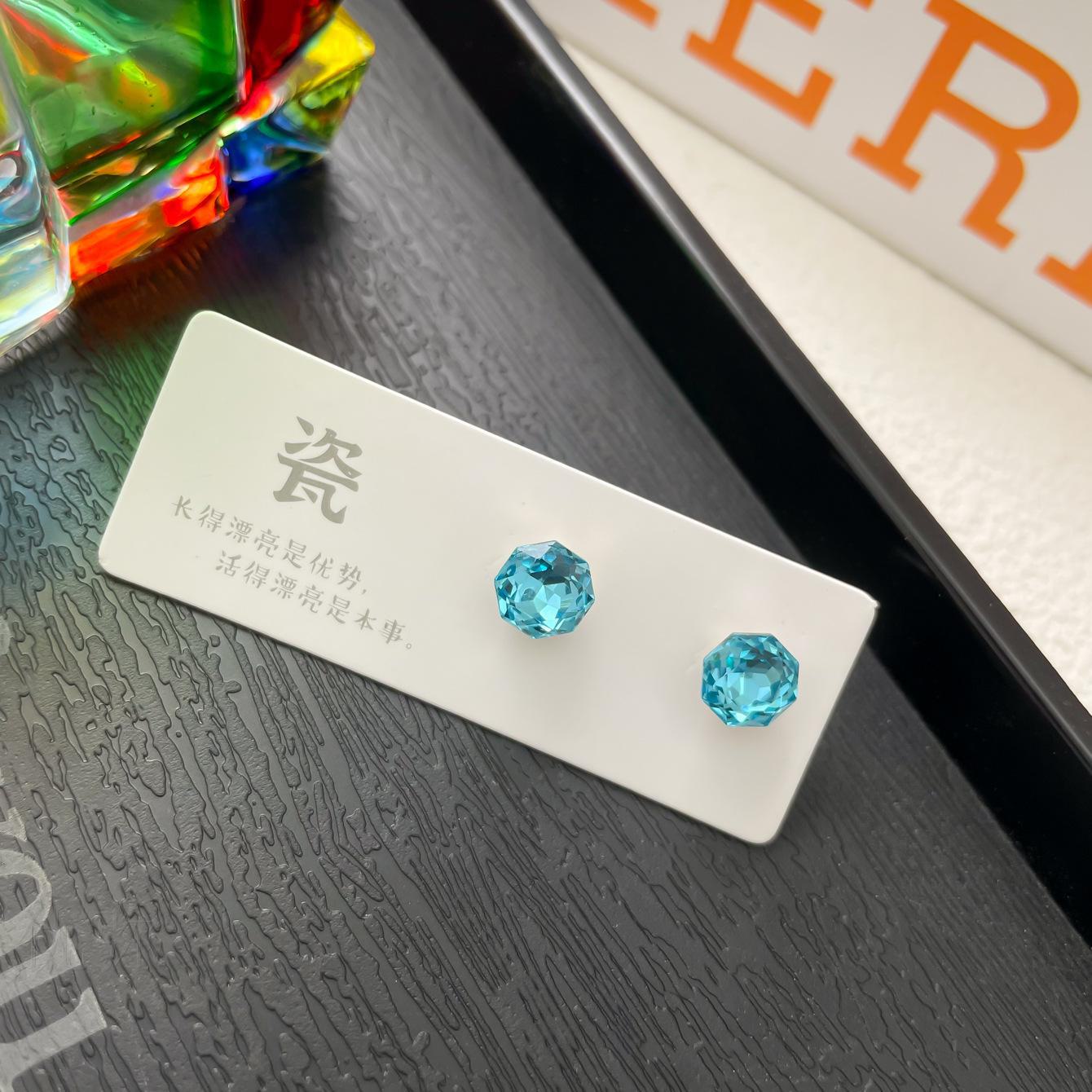 

Серьги Millennium Octagonal Rose Cut: Блестящие многогранные серебряные серьги-иглы для женщин not specified озеро синий