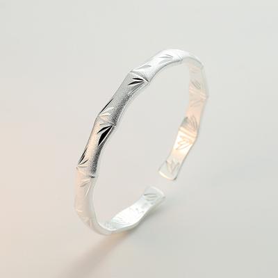Etnický styl pokovování S9999 Foot Silver Krok za krokem Vzestupný náramek Dámský Stříbrný Jednoduchý Matný Pevný Otevřený náramek