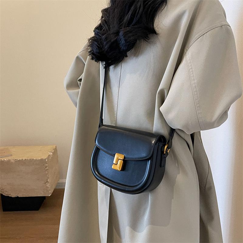 Korean popular high-end saddle bag fashion portable small bag women 2025 retro niche shoulder messenger bag