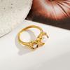 Anello geometrico Ying Tai da donna in oro 18 carati e acciaio inossidabile con perla sintetica, finitura lucida a specchio, resistente allo sbiadimento.