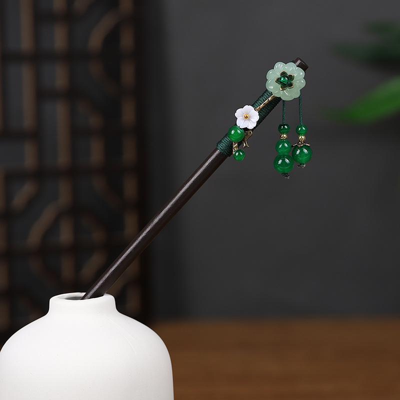 Vintage-Style Ebony Imitation Hairpin with Tassels and Wooden Step-Shaking Design for Hanfu and Ancient Costume Accessories
