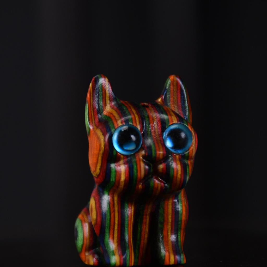 Rainbow Wood Carving: Cute Cat Desktop Ornament - Creative Miniatures for Home Decor