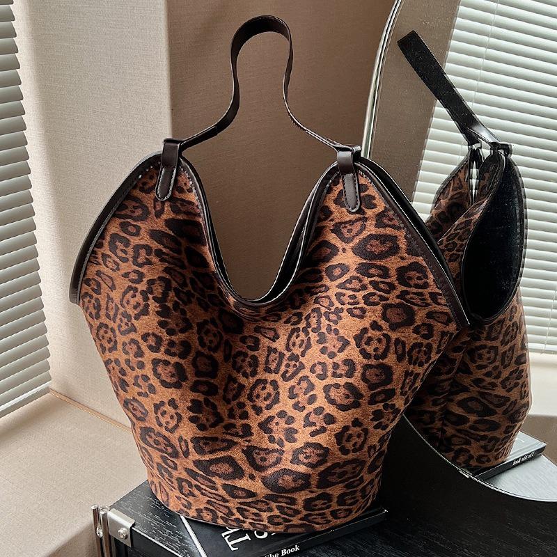 Leopard print tote autumn new women's retro large-capacity shoulder bag commuter bag retro fashion bag