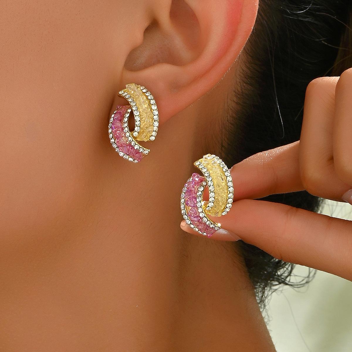 

New women s earrings set with crystal diamonds, high-end design versatile stud earrings wholesale
