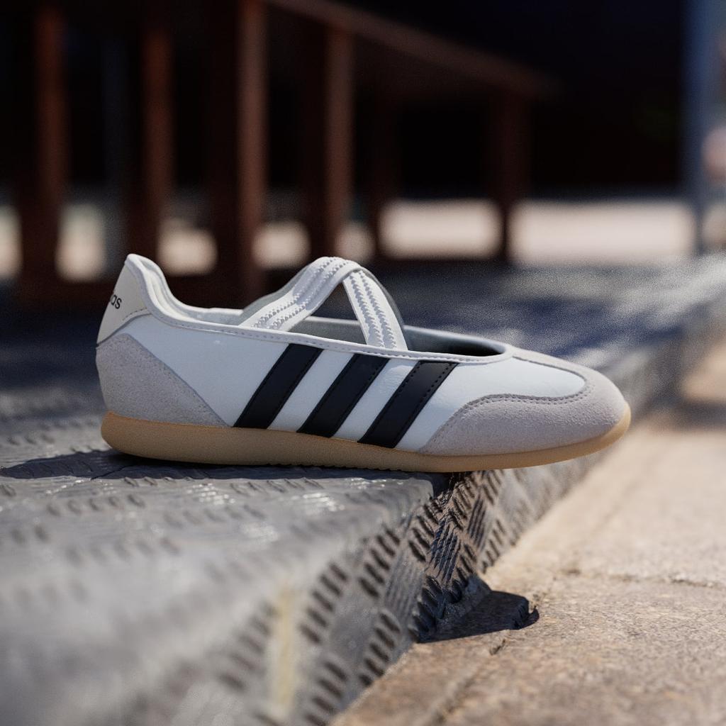 adidas BARREDA MARY JANE JQ2127 Women's Sportswear Sneakers Core White / Core Black / Gum
