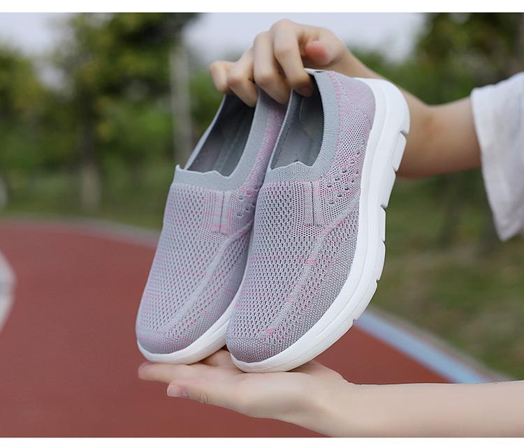 Outdoor Lightweight Travel Shoes with Soft Soles and Breathable Leisure Middle-aged and Elderly Men's and Women's Shoes with New Mesh Surfaces