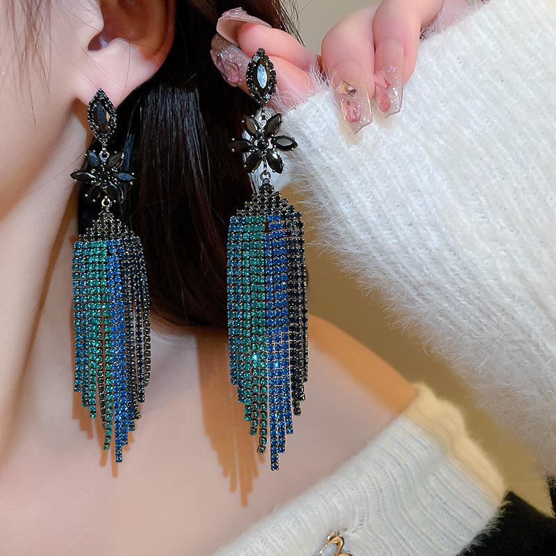 S925 Silver Needle Rhinestone Tassel Earrings - Exquisite Long Claw Chain with Colored Diamonds, European & American Style