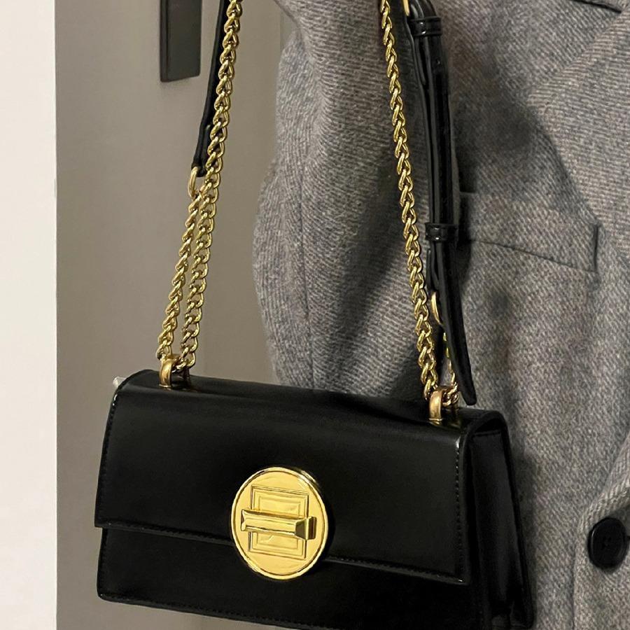 

2025 новая женская сумка ретро багет на цепочке сумка подмышку универсальная однотонная маленькая квадратная сумка модная сумка-мессенджер в стиле инс чёрный