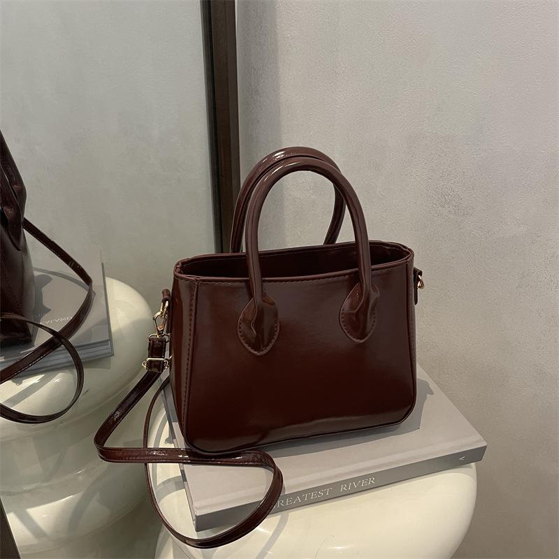 Premium Retro Portable Small Square Bag Women's Simple Versatile Messenger Bag Fashionable Commuter Shoulder Bag