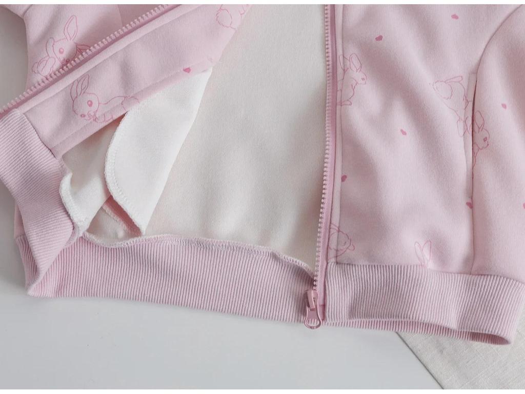 Set jachetă și pantaloni de trening pentru fete cu imprimeu iepure roz - ținută casual de toamnă