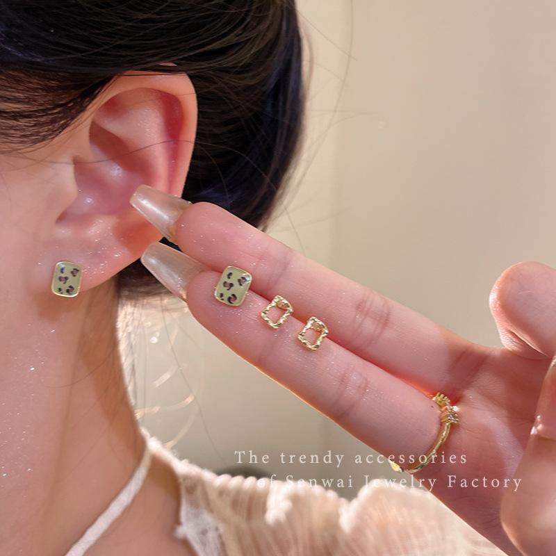 Four-piece French retro stud earrings for women s design earrings
