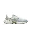 Nike V2K Run Poussière de Photon Armée Légère Chaussures pour Femmes Argent Sommet-Blanc Argent Clair FD0736-006