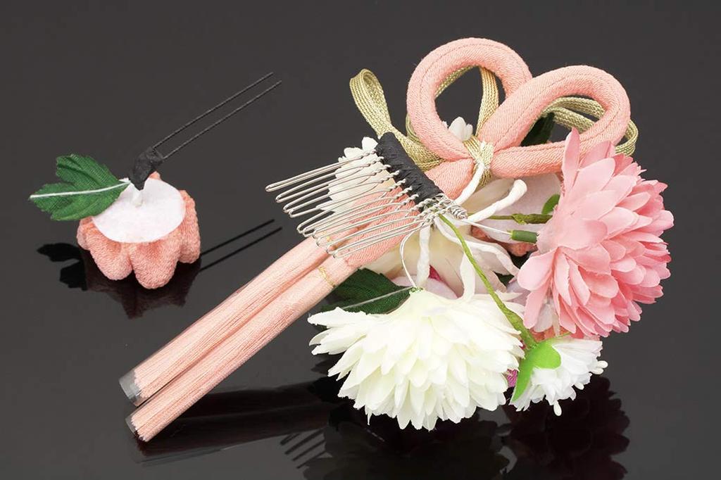 [SOUBIEN] (Soubien) Haarschmuck-Set für die Volljährigkeitszeremonie und den Abschluss: 2-teiliges Set Tsumami-zaiku (traditionelle japanische Stoffblume