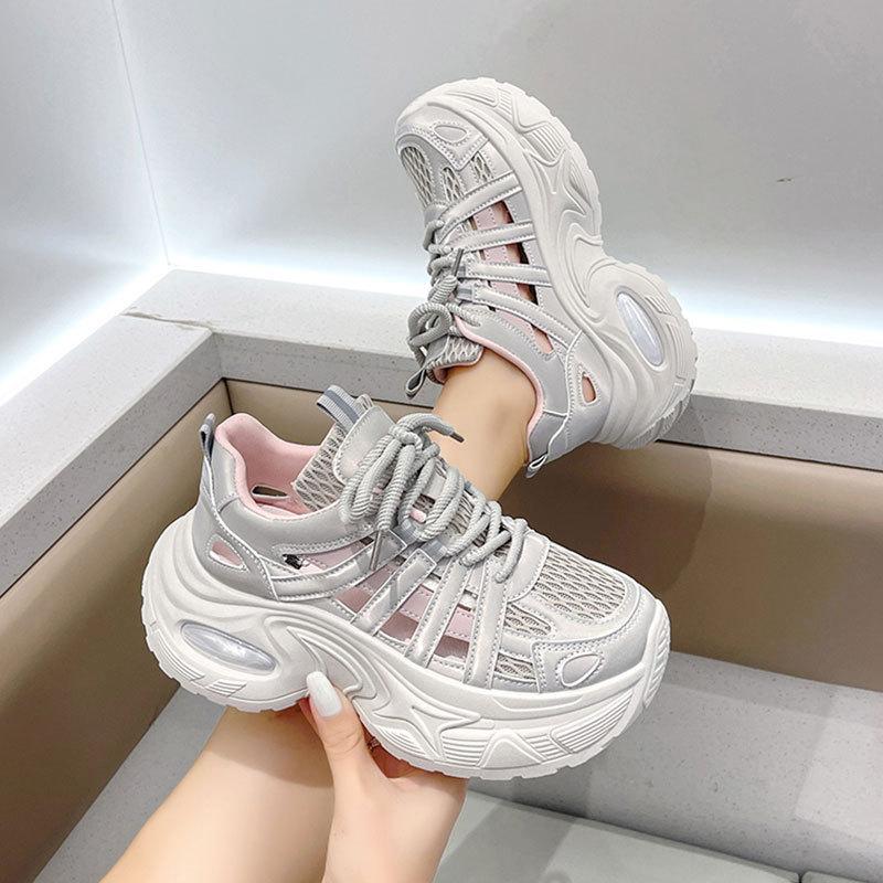 Plateau-Höherlegende Hohl atmungsaktive Schuhe Damen Herbst Dünne Nettschuhe Freizeit-Sportschuhe Taschenkopf Sandalen