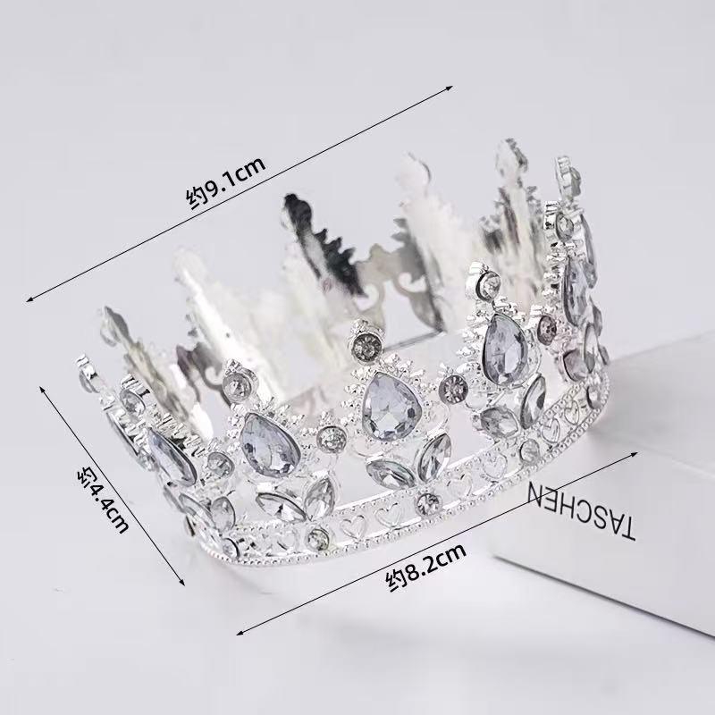 Coroană de Prințesă pentru Zi de Naștere cu Aripi de Pene, Perle și Cristale – Mini Accesorii pentru Copii