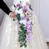 Handgehaltener Blumenstrauß Elegante Wassertropfen-Blumenstrauß Hochzeitsfotografie