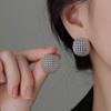 Hollowed-out Square Stud Earrings - A Niche Design Pair of Earrings with An Elegant Touch, Suitable for Sophisticated Women As Earrings.