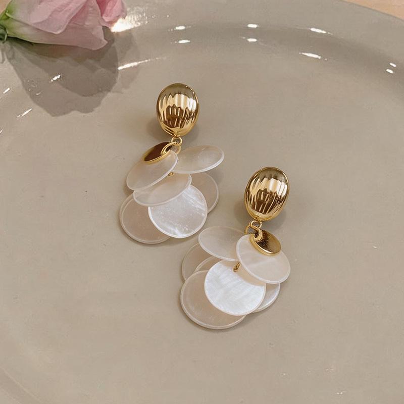 14k Gold Plated Shell Tassel Stud Earrings - Elegant Light Luxury Fashion Accessories for Women