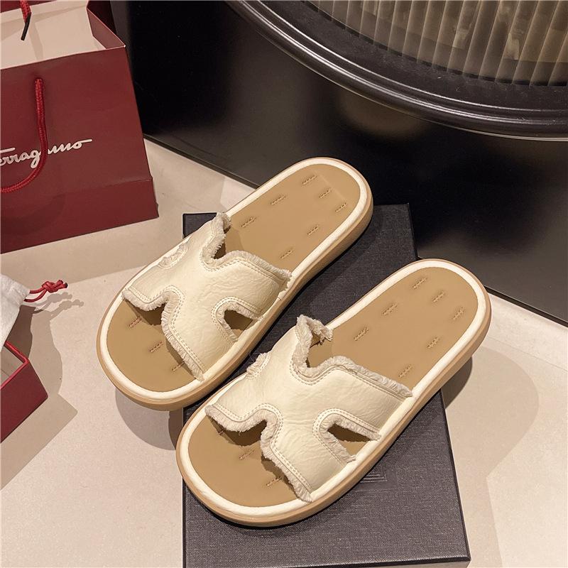 Open-toed one-word slippers for women to wear summer new holiday style soft-bottomed lazy flat-bottomed sandals
