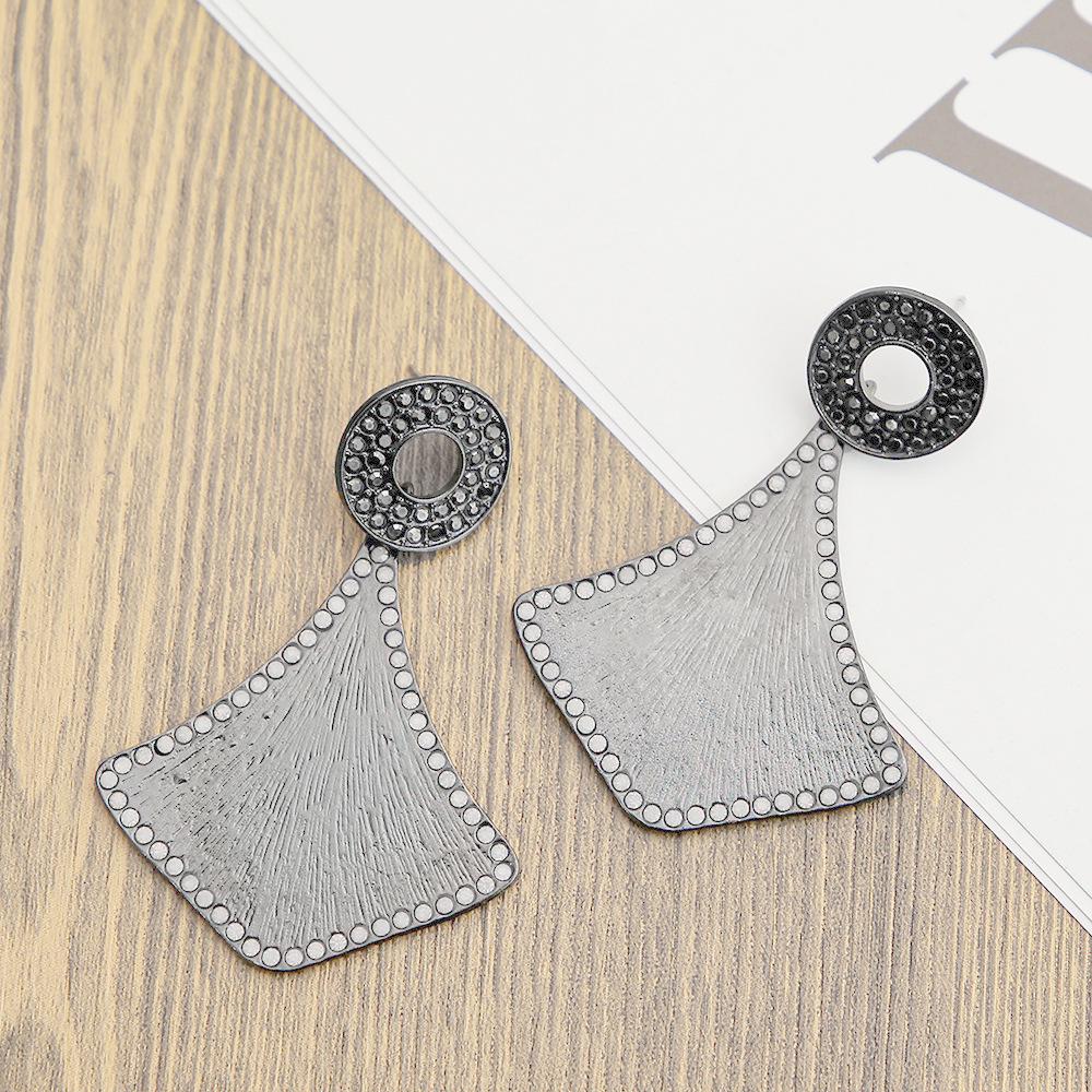 

French Minimalist Retro Striped Alloy Umbrella Earrings for Women