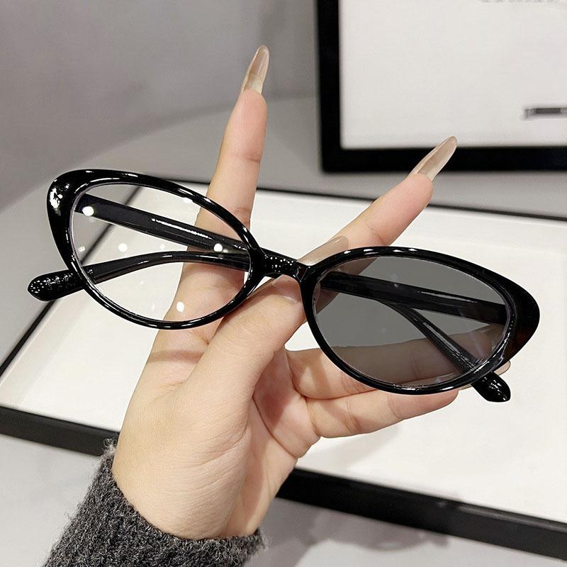 New Trendy Photochromic Reading Glasses Women Fashion Cat Eye Frame Presbyopia Eyewear Men Color Changing Far Sight Eyeglasses