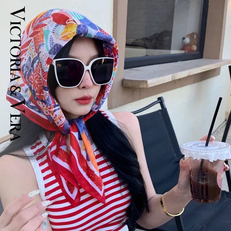 VICTORIA&VERA Floral Mulberry Silk Small Square Scarf