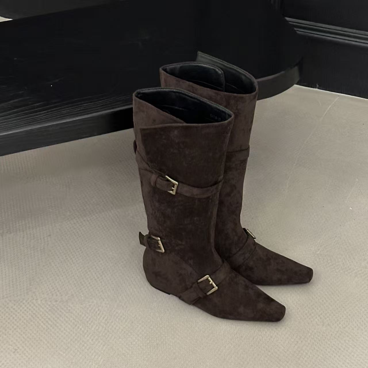 

Inner height increase 4cm suede European and American style pointed head belt buckle flat-bottomed knight boots thin wide boots but knee boots 39