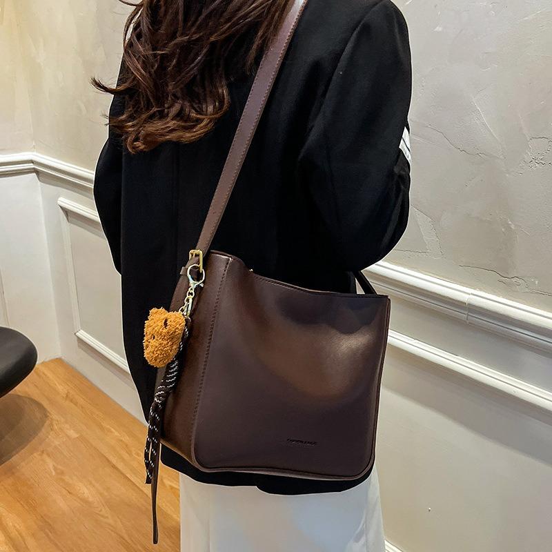 Bucket bag new leather women's bag large capacity retro casual shoulder messenger bag commuter bag luggage