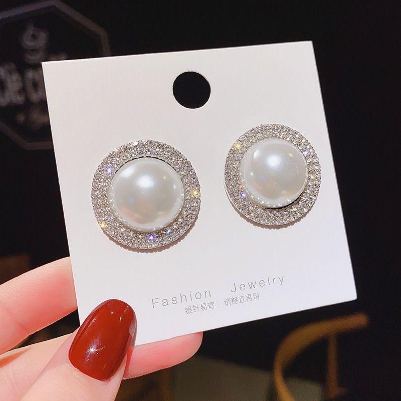 Light luxury celebrity exaggerated pearl stud earrings Korean version temperament versatile geometric circle earrings fashion popular