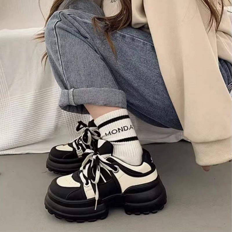 Schwarze Dad-Schuhe Damenschuhe neu Frühling kleine Höhenerhöhung vielseitige Plateausneaker